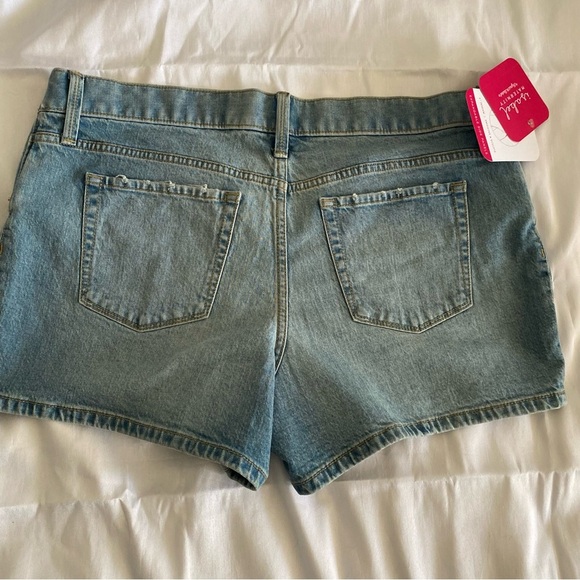 Isabel Maternity Midi Short Expandable Side Panels - Picture 4 of 9